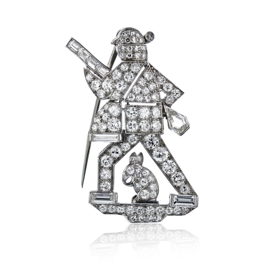 Art Deco Platinum Diamond Brooch 5.5 Cts 40mm: Art Deco Platinum Diamond Brooch 5.5 Cts 40mm This exquisite Art Deco Platinum Diamond Hunter Brooch features a stunning combination of round cut and baguette cut diamonds, with an approximate total d
