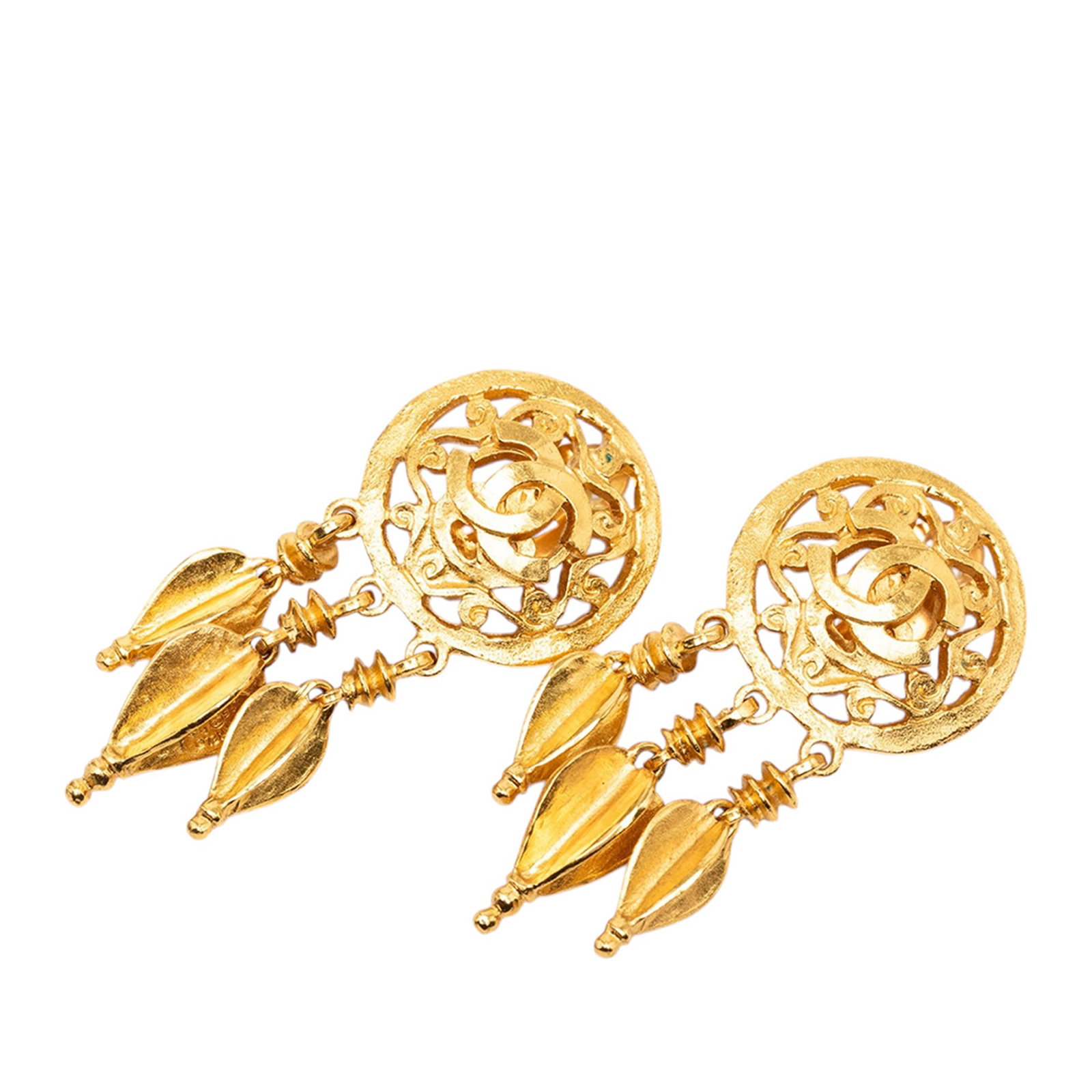 Chanel CC Filigree Fringe Drop Clip Earrings Gold Plated: Chanel CC Filigree Fringe Drop Clip Earrings Gold Plated Chanel clip-on drop earrings with a CC filigree fringe design in gold-plated metal. This costume jewelry pair is made in France and includes th