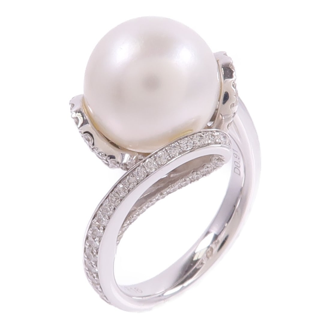 18K White Gold Pearl Diamond Ring US 6.25 0.91ct: 18K White Gold Pearl Diamond Ring US 6.25 0.91ct Pearl and diamond ring in 18K white gold, presented in white with a US size 6.25. The ring features a pearl and diamond design with a total diamond wei