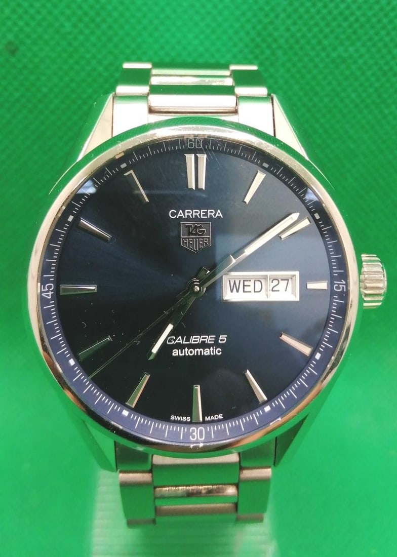 TAG Heuer WAR201ERTU3231 Carrera Calibre 5 Day-Date Automatic Wristwatch: TAG Heuer WAR201ERTU3231 Carrera Calibre 5 Day-Date Automatic Wristwatch Pre-owned TAG Heuer Carrera Calibre 5 Day-Date men's wristwatch, model WAR201ERTU3231. It features a stainless steel case and s