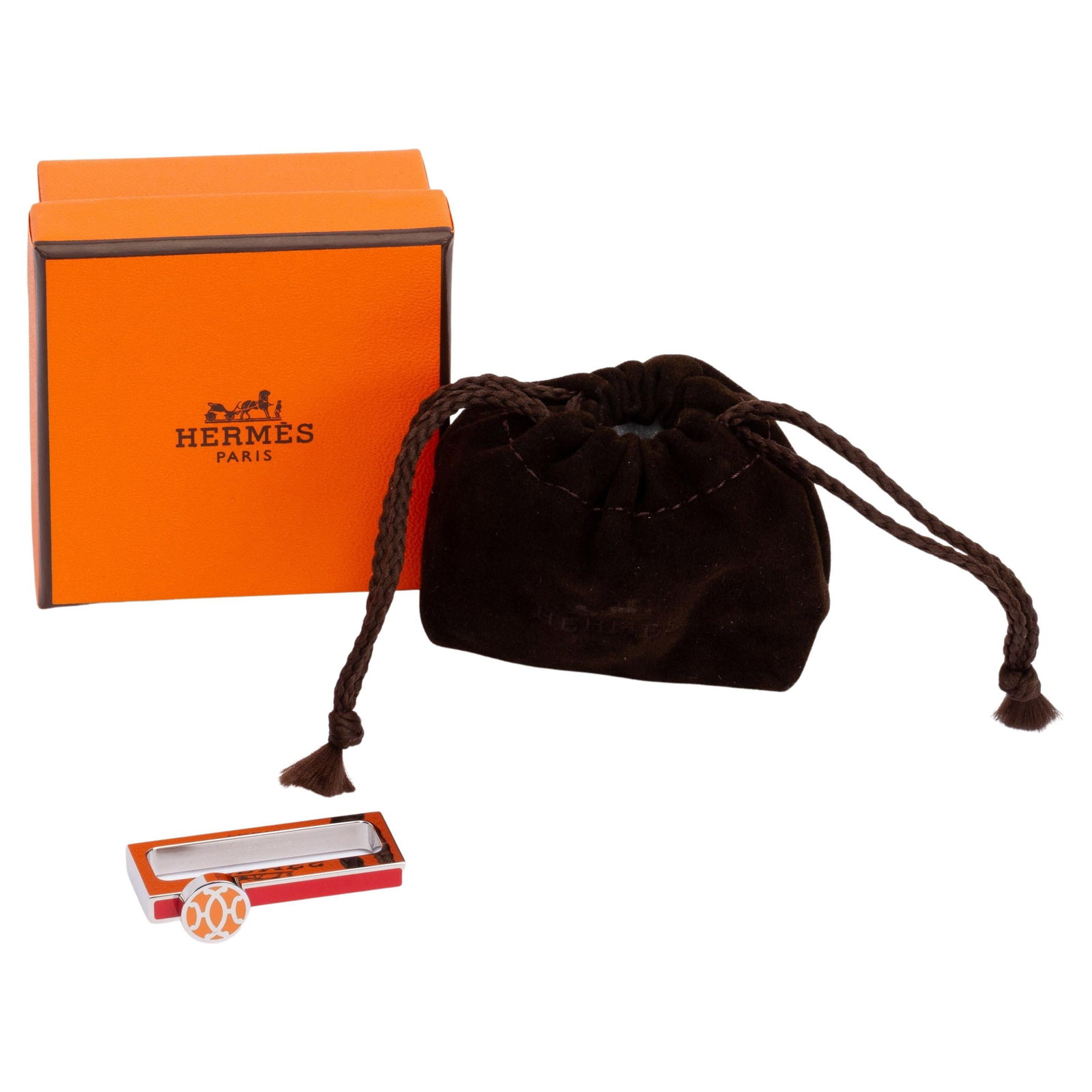 Hermes New Enamel Palladium Scarf Ring in Box: Hermes New Enamel Palladium Scarf Ring in Box Discover the elegance of this Hermes Enamel Rectangular Scarf Ring, a luxurious accessory designed to elevate your scarf styling. Crafted in France, this 