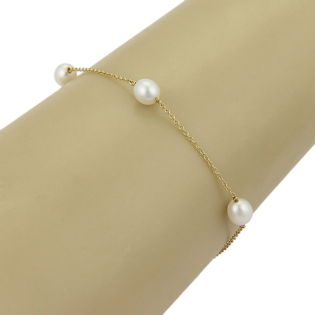 Tiffany & Co Elsa Peretti Pearls by the Yard 18k Gold Bracelet 7.25": Tiffany & Co Elsa Peretti Pearls by the Yard 18k Gold Bracelet 7.25" An Elsa Peretti Pearls by the Yard station bracelet by Tiffany & Co., crafted in 18k yellow gold and accented with cultured pearls.