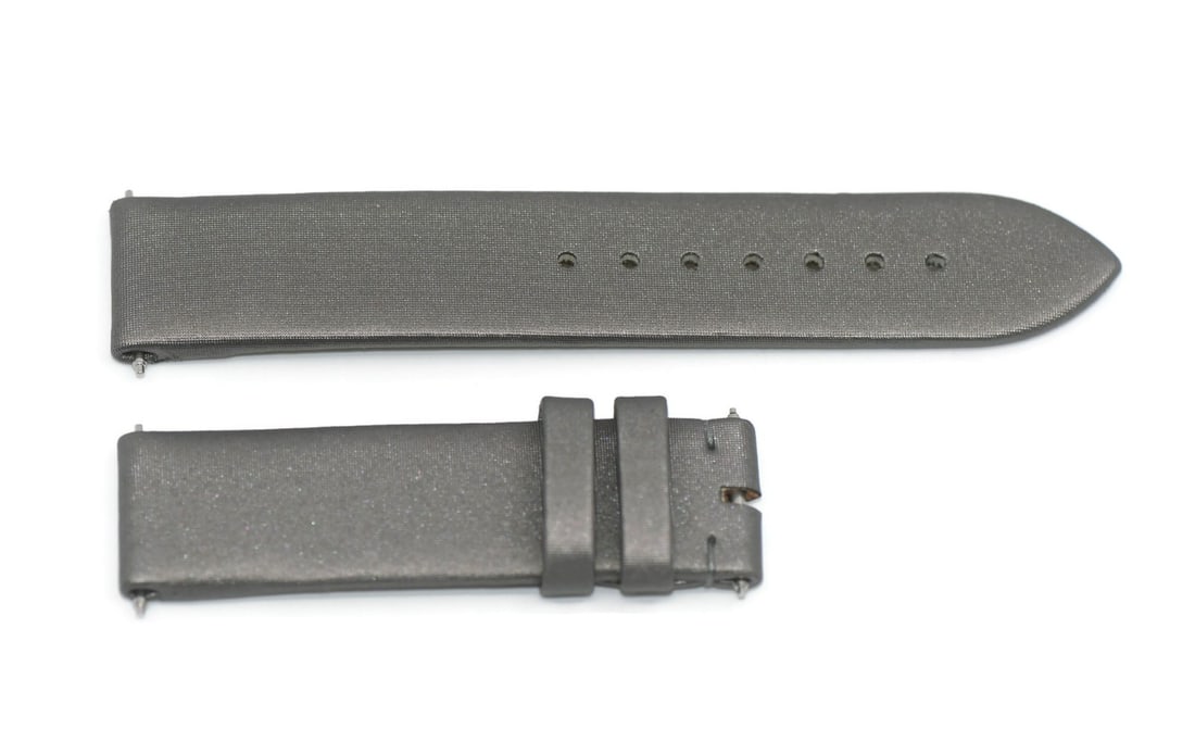 Jaquet Droz 18mm Gray Fabric Wristwatch Band: Jaquet Droz 18mm Gray Fabric Wristwatch Band This is a pre-owned Jaquet Droz grey fabric wristwatch strap. Made in Switzerland, the strap features a width of 18mm at the lugs and tapers to 17mm at the
