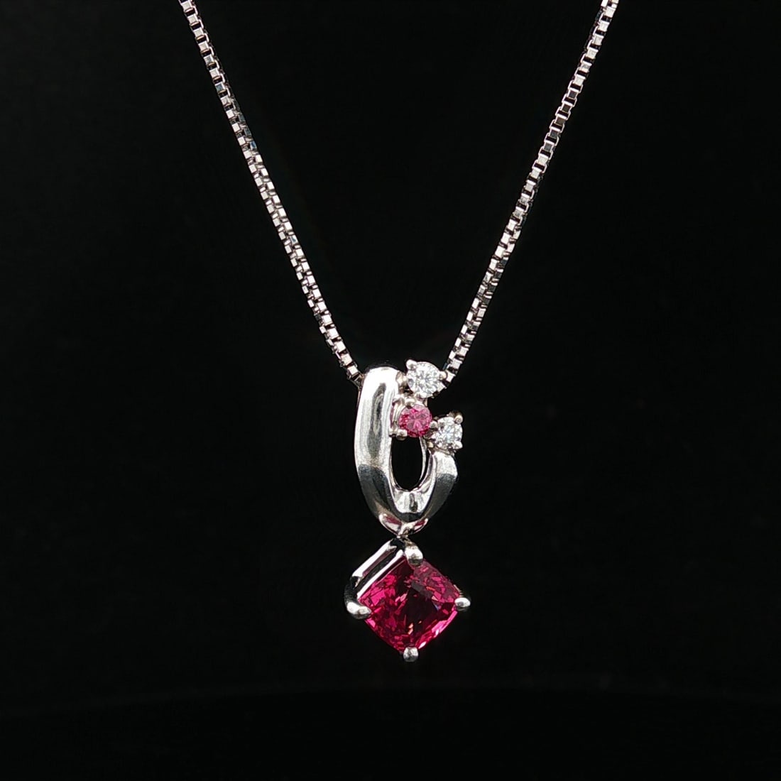 18k White Gold Platinum Pink Spinel Diamond Drop Necklace Adjustable Chain: 18k White Gold Platinum Pink Spinel Diamond Drop Necklace Adjustable Chain Discover elegance with this exquisite 18k Gold & Platinum Pink Spinel Diamond Drop Pendant Necklace. This stunning piece feat