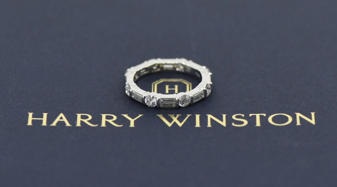 Platinum Diamond Ring by Harry Winston 1.84 CTW D VVS1 Size 5.5: Platinum Diamond Ring by Harry Winston 1.84 CTW D VVS1 Size 5.5 This Harry Winston ring features a 1.84 carat total weight D/VVS1 diamond set in 950 platinum. The ring is size 5.5, with a width of 3 m