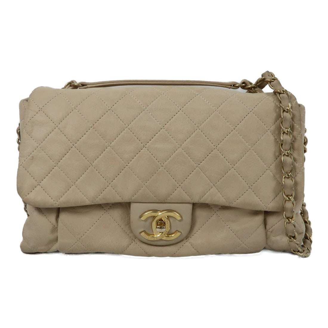 Beige Calfskin CHANEL A66950 CC Chain Shoulder Bag: Beige Calfskin CHANEL A66950 CC Chain Shoulder Bag A CHANEL CC chain shoulder bag in beige calfskin leather, model A66950. It features a turn-lock closure, a beige frame color, and a shoulder strap me