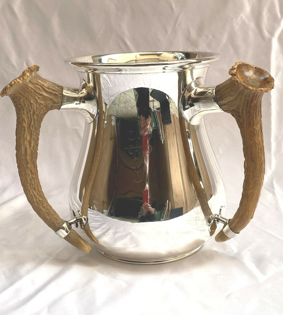 Gorham 1910 Sterling Silver Horn Trophy Cup with Three Handles: Gorham 1910 Sterling Silver Horn Trophy Cup with Three Handles This stunning 1910 Gorham sterling silver trophy cup features a unique horn design with three handles, showcasing exquisite craftsmanship