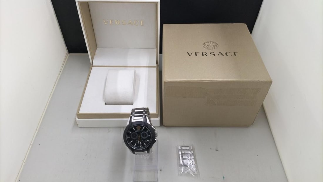 Versace VEM8 men's stainless steel chronograph wristwatch with box: Versace VEM8 men's stainless steel chronograph wristwatch with box Versace Character Chronograph Medusa Logo VEM8 men's wristwatch, pre-owned and made in Switzerland. It features a stainless steel cas