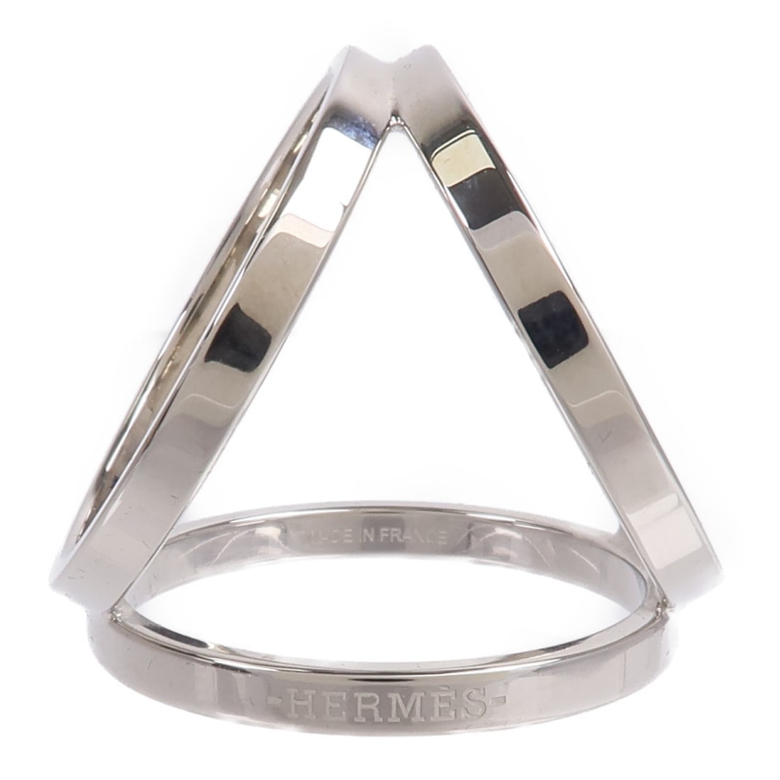 Hermes metal scarf ring silver tone with storage bag: Hermes metal scarf ring silver tone with storage bag Hermes PHW scarf ring in silver tone metal. The item is in very good AB condition and comes with storage bags. Size is 32 mm x 35 mm (12.6 in x 13.