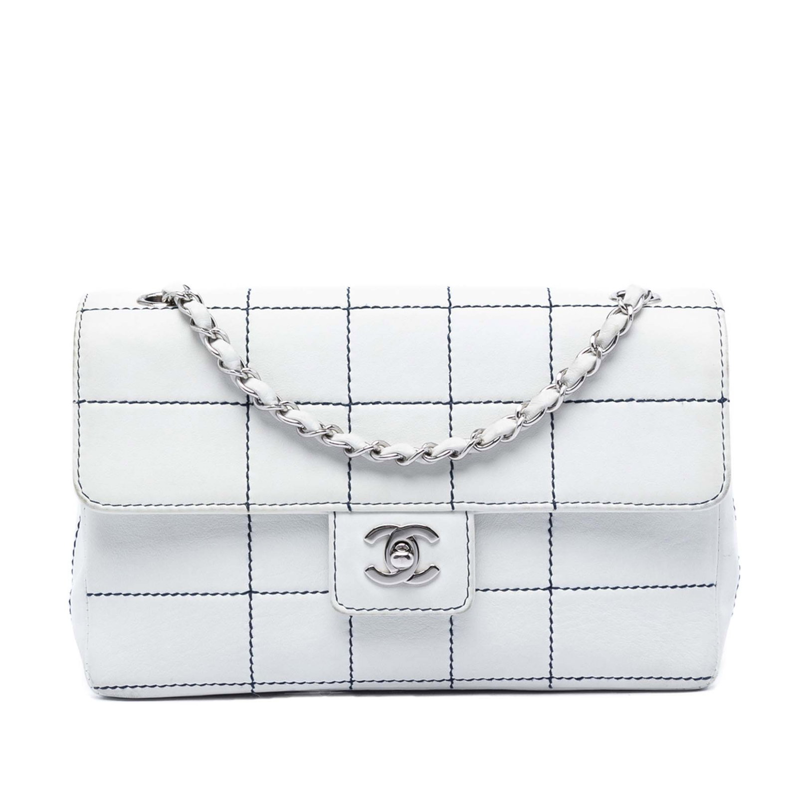 Chanel Medium Chocolate Bar Flap Crossbody White Lambskin: Chanel Medium Chocolate Bar Flap Crossbody White Lambskin Chanel Medium Chocolate Bar Lambskin Stitched Flap crossbody bag in white, made in France. It features a quilted lambskin leather body, a leat