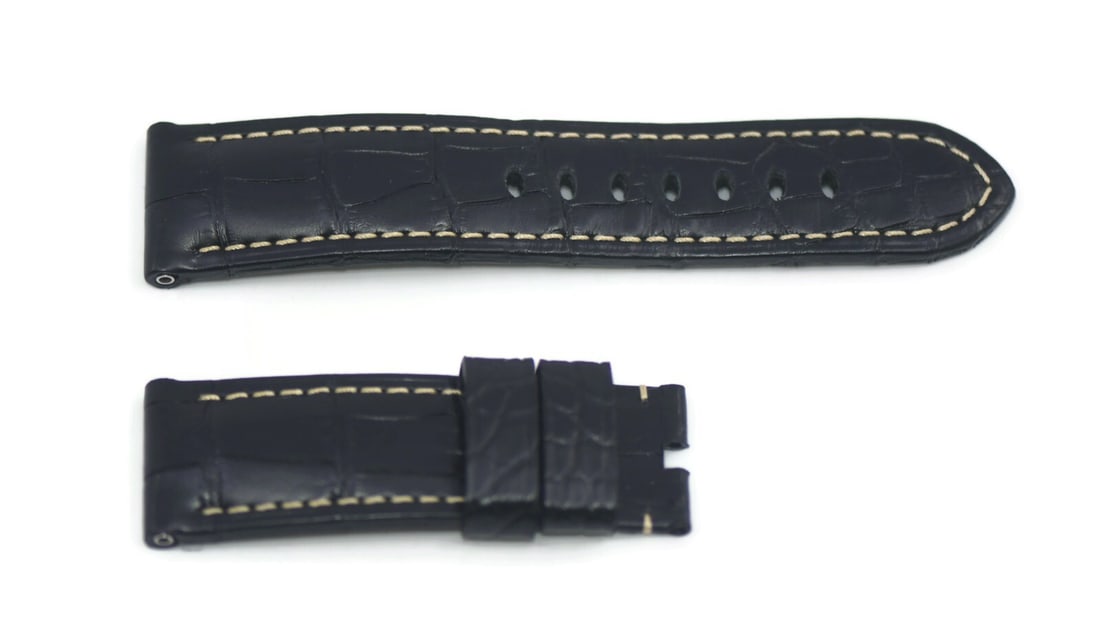 Authentic Panerai Black Leather Wristwatch Strap 24mm: Authentic Panerai Black Leather Wristwatch Strap 24mm Elevate your timepiece with this authentic Panerai Black Leather Strap designed for wristwatches. Crafted from high-quality leather, this strap fe