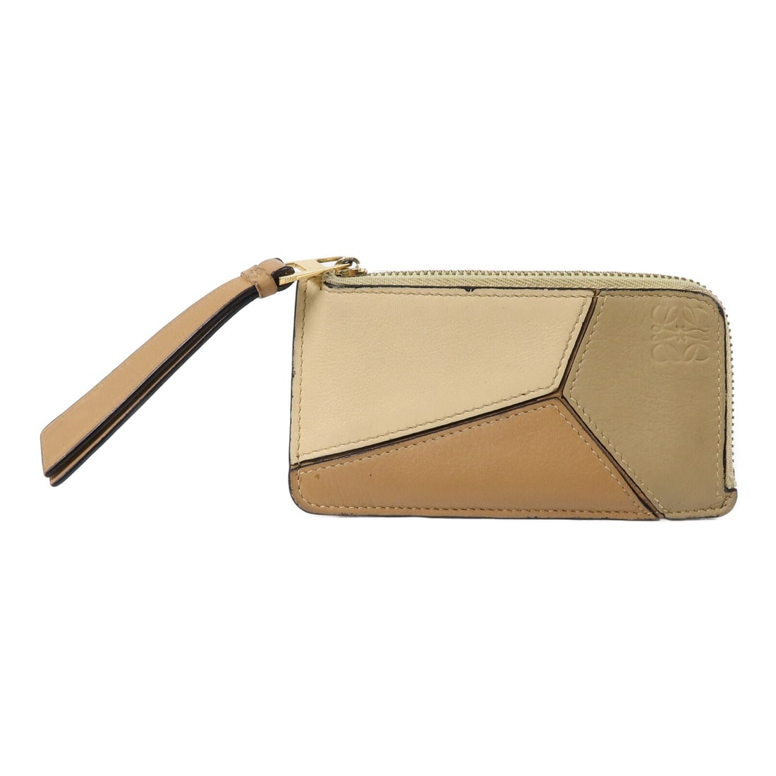 LOEWE Puzzle Beige Calfskin Coin Card Case: LOEWE Puzzle Beige Calfskin Coin Card Case A LOEWE card case in beige calfskin leather, designed as a Puzzle Coin Card Holder. It is a women's regular-size card case made in Spain and features space f
