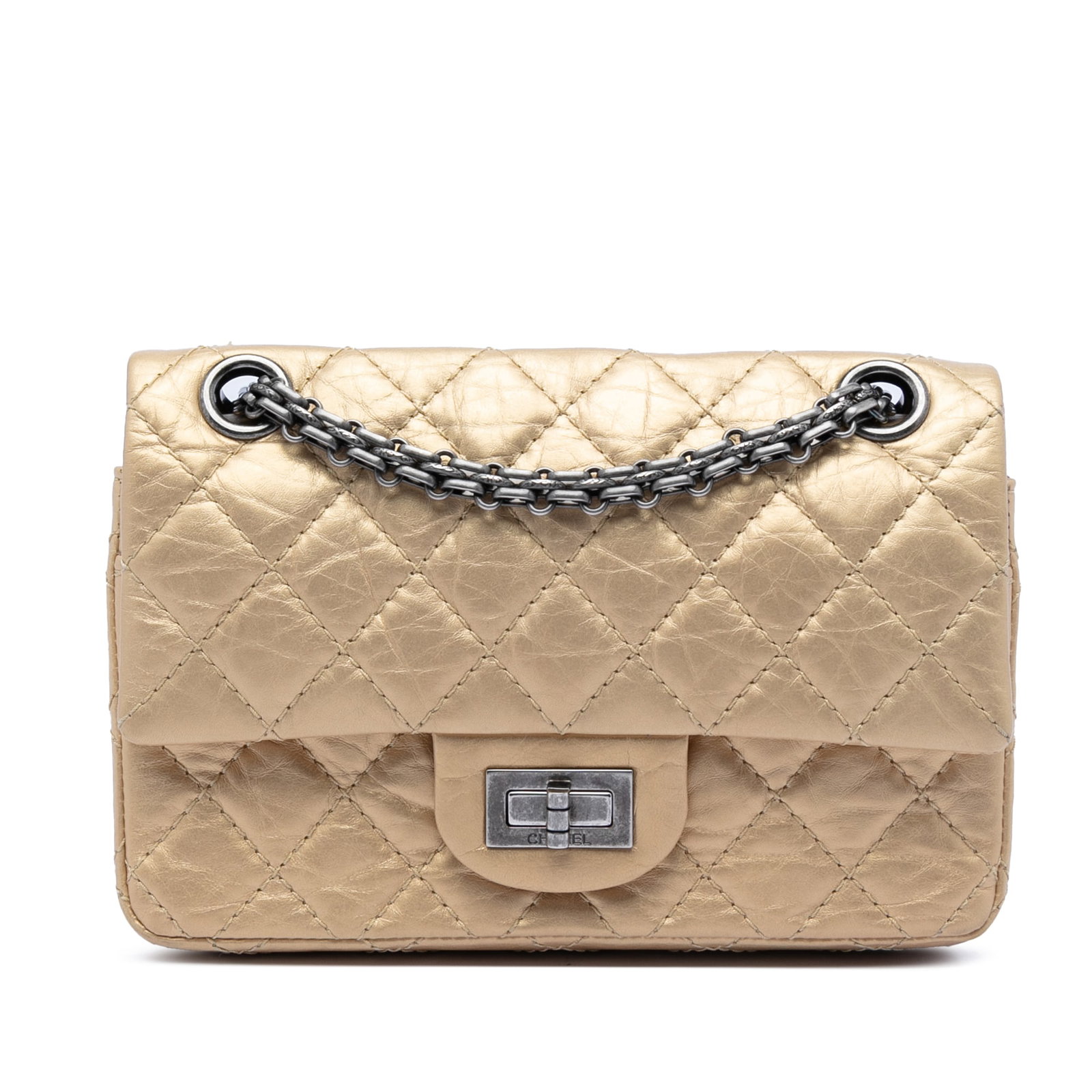 Chanel Reissue 2.55 quilted calfskin shoulder bag 224: Chanel Reissue 2.55 quilted calfskin shoulder bag 224 This Chanel Quilted Aged Calfskin Reissue 2.55 Double Flap 224 is crafted from quilted aged calf leather in a gold tone. It features chain-link sh