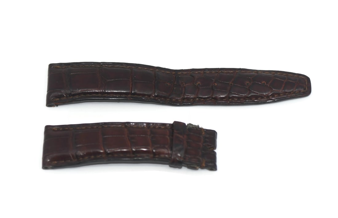 IWC wristwatch band brown leather 20x18mm strap: IWC wristwatch band brown leather 20x18mm strap Brown leather wristwatch band by IWC. It is a pre-owned strap with a 20x18 mm width and 110x75 mm length, made in Switzerland. Specifications Brand: IWC
