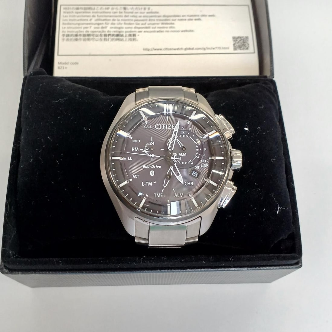 Citizen W770 S115043 mens Eco-Drive analog solar wristwatch: Citizen W770 S115043 mens Eco-Drive analog solar wristwatch Citizen Eco-Drive W770 S115043 men's wristwatch with analog quartz solar-powered movement. This pre-owned watch is identified by model numbe