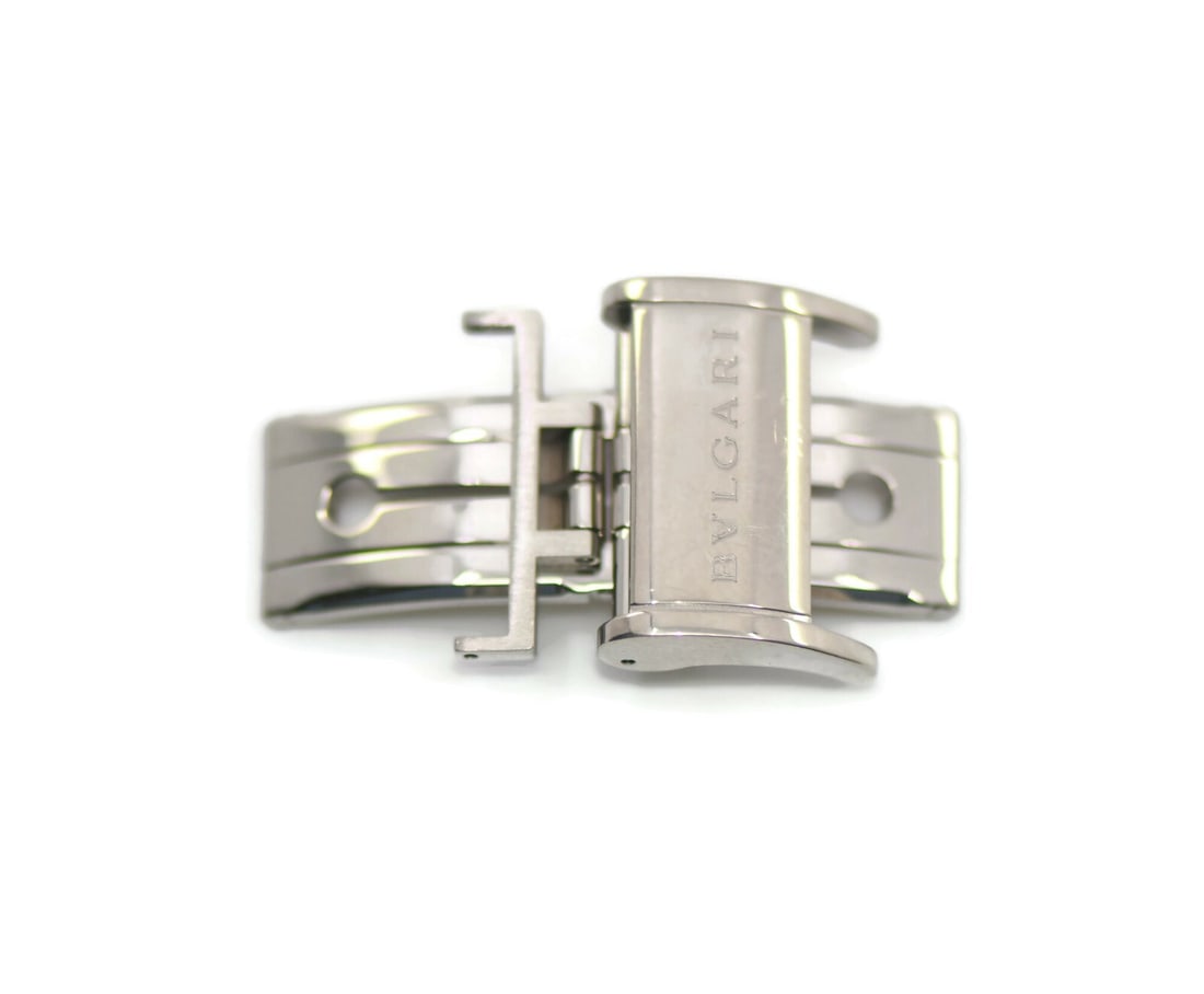 18K White Gold 18mm Deployment Buckle for Wristwatch by Bulgari: 18K White Gold 18mm Deployment Buckle for Wristwatch by Bulgari This Bulgari wristwatch band features an 18K white gold deployment buckle with a width of 18mm. Crafted in Switzerland, it offers a refi
