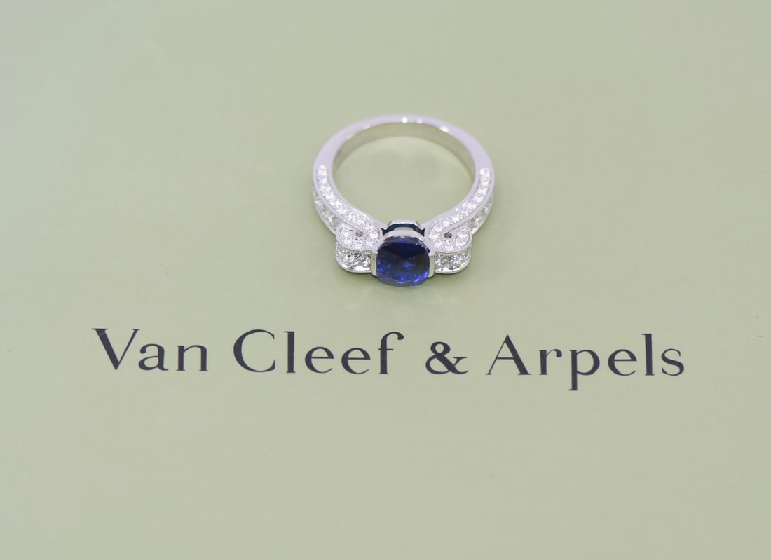 Van Cleef & Arpels Une Soiree A L'Opera Sapphire Platinum Ring 2.11ct 950 (1 of 5)