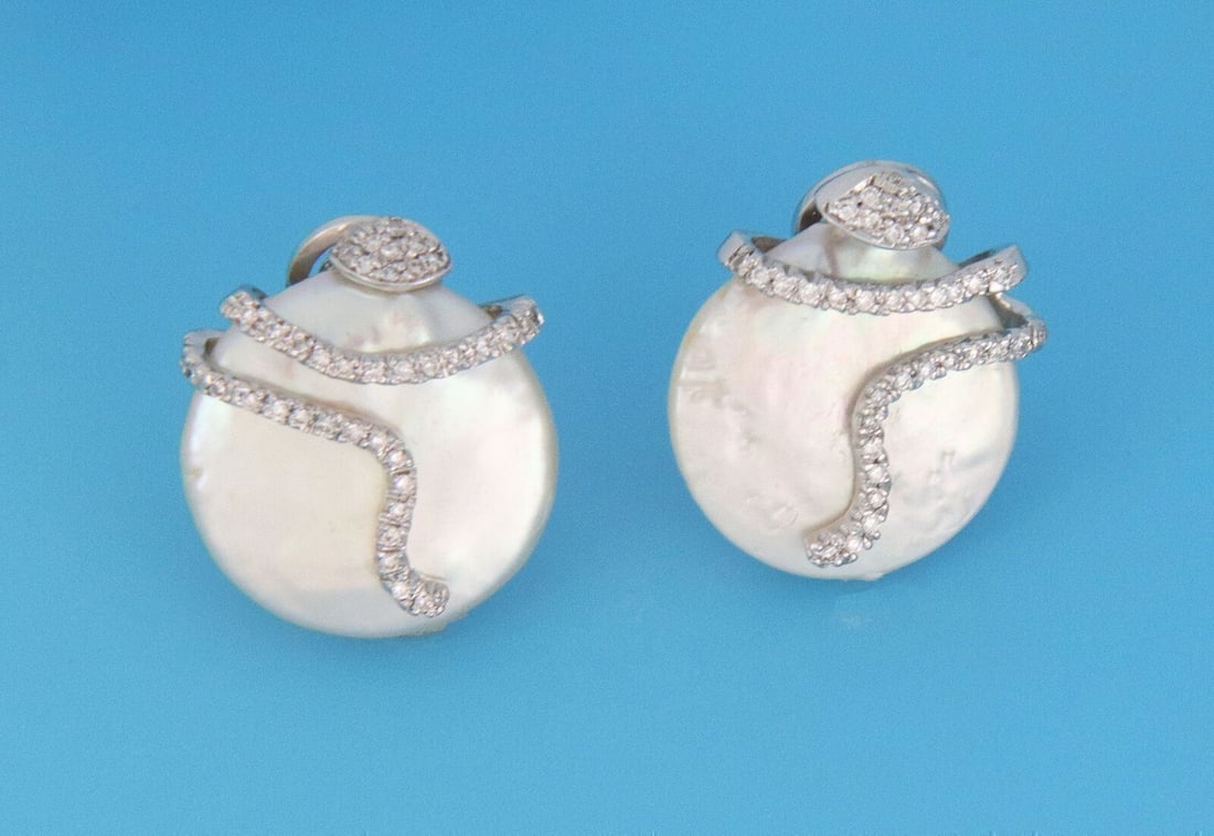 Yvel Snake Button Stud Earrings 18k White Gold Mother of Pearl Diamond (1 of 7)