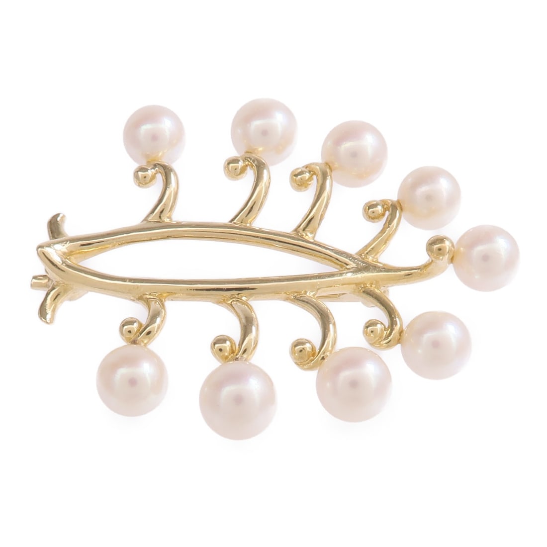 Mikimoto 18K Yellow Gold Pearl Brooch White Japan: Mikimoto 18K Yellow Gold Pearl Brooch White Japan A MIKIMOTO pearl brooch in 18K yellow gold, presented in white and made in Japan. The piece is described as a women's brooch and comes with storage ba