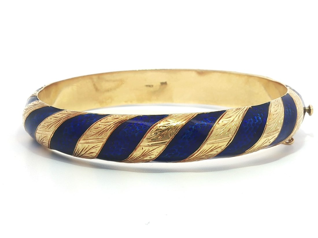 Vintage 18k Gold Hinged Bangle Bracelet with Blue Enamel: Vintage 18k Gold Hinged Bangle Bracelet with Blue Enamel Discover the elegance of this Vintage 18k Gold Hand Engraved Alternating Blue Enamel Hinged Bangle Bracelet. Crafted in Italy, this exquisite p