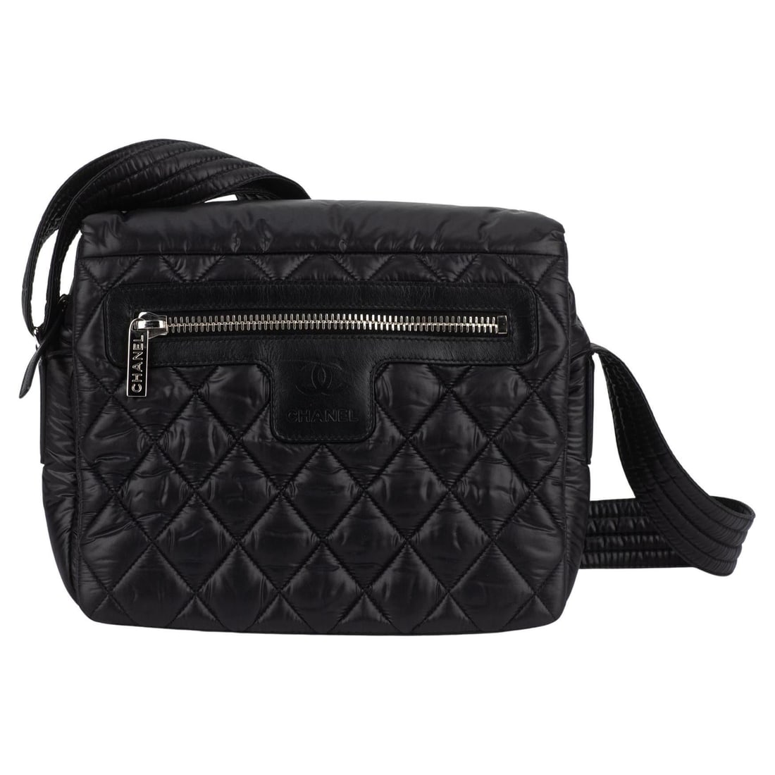 Chanel Black Coco Cocoon Crossbody Bag Diamond Quilted Leather: Chanel Black Coco Cocoon Crossbody Bag Diamond Quilted Leather The Chanel Black Coco Cocoon Cross Body Bag is a timeless accessory that combines style with functionality. Crafted from diamond-quilted 