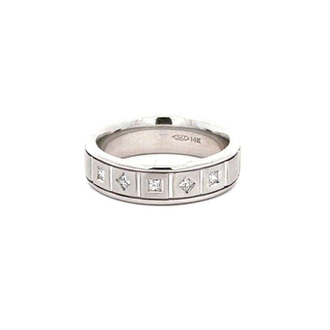 14k White Gold 0.30ct Princess Cut Diamond Men's Band Ring: 14k White Gold 0.30ct Princess Cut Diamond Men's Band Ring Elevate your style with this exquisite 14k White Gold Men's Band Ring, featuring a contemporary square design. The ring is adorned with five 