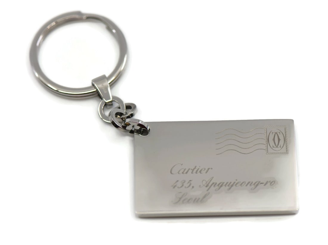 Cartier Seoul Silver Stainless Steel Key Chain Authentic with Box: Cartier Seoul Silver Stainless Steel Key Chain Authentic with Box This elegant Cartier Seoul Key Chain is crafted from high-quality stainless steel, showcasing a sleek silver finish. Designed for both
