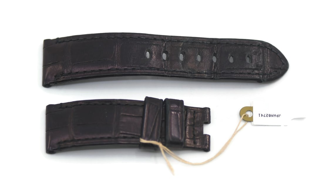 Authentic Panerai Black Leather Wristwatch Strap 22mm: Authentic Panerai Black Leather Wristwatch Strap 22mm Elevate your timepiece with this authentic Panerai Black Leather Strap, designed for style and durability. Crafted from high-quality leather, this