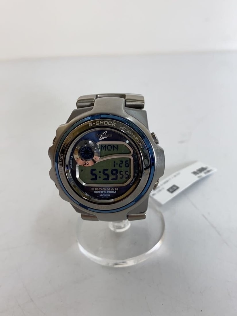 Casio G Shock MRG 1100 2 Silver Men's Wristwatch: Casio G Shock MRG 1100 2 Silver Men's Wristwatch This is a Casio G-SHOCK MRG-1100-2 men's wristwatch, featuring a silver case and band. The watch is pre-owned and graded as B, showing overall wear and