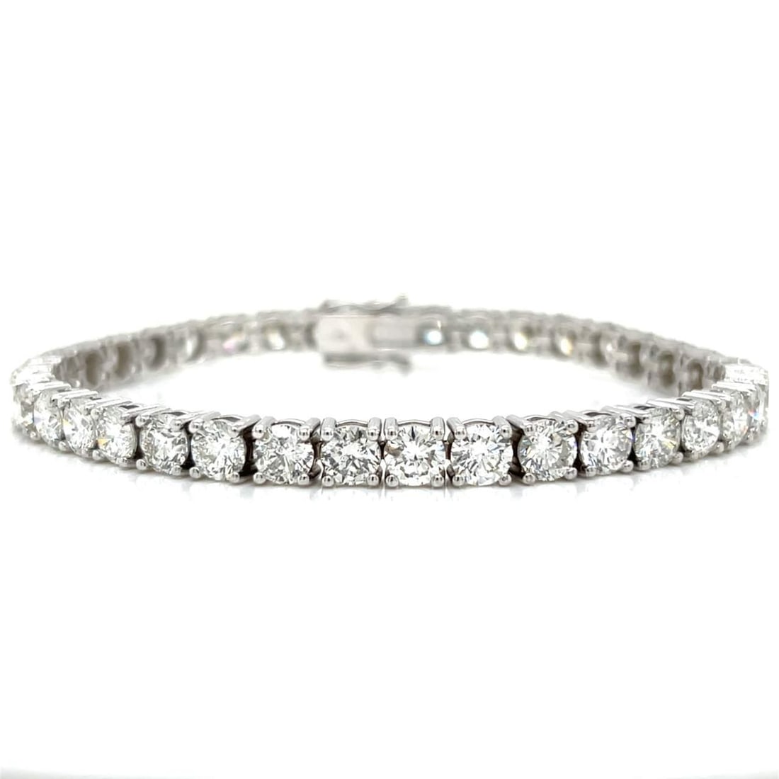 14K White Gold 19.00 Ct Diamond Tennis Bracelet with 37 Diamonds: 14K White Gold 19.00 Ct Diamond Tennis Bracelet with 37 Diamonds This exquisite 14K White Gold Tennis Bracelet features a stunning array of 37 diamonds, totaling approximately 19.00 carats. The diamon