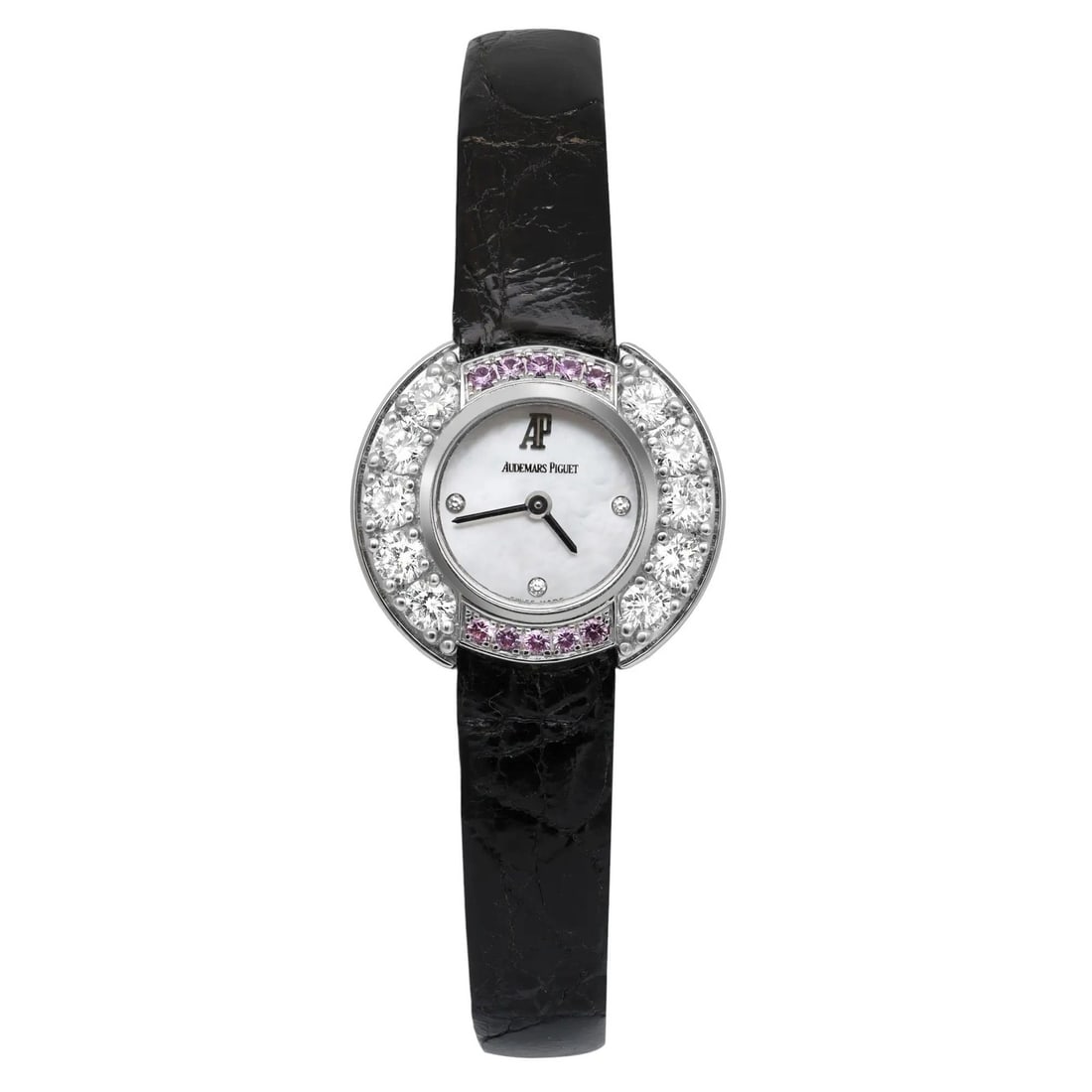 Audemars Piguet 18k White Gold Diamond MOP Dial Luxury Watch 67366BC.Y.0065RA.01: Audemars Piguet 18k White Gold Diamond MOP Dial Luxury Watch 67366BC.Y.0065RA.01 Elevate your style with this exquisite Audemars Piguet wristwatch, crafted from luxurious 18k white gold. The watch fea