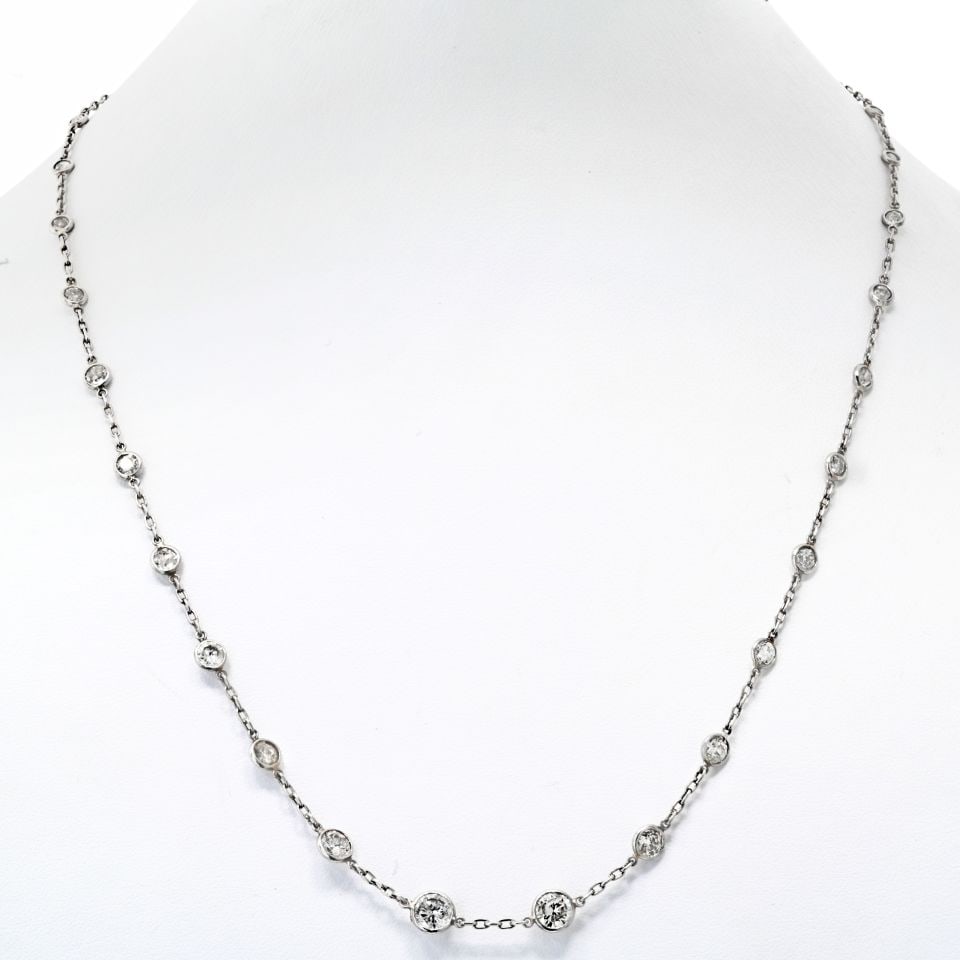 Platinum Necklace with 31 Stones and 9 Carats of Diamonds: Platinum Necklace with 31 Stones and 9 Carats of Diamonds This exquisite necklace features a stunning arrangement of 31 diamonds set in platinum. With an approximate total diamond weight of 9 carats, 