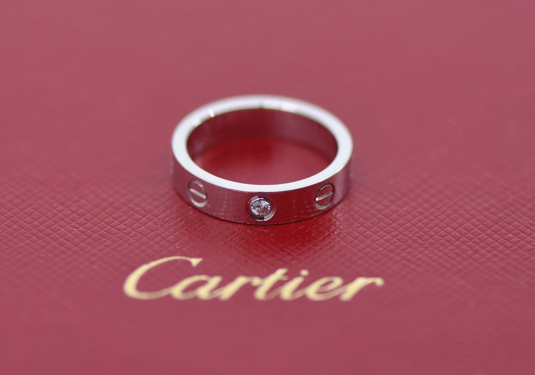 Cartier Love Ring 18K White Gold Diamond Size 48 Authentic: Cartier Love Ring 18K White Gold Diamond Size 48 Authentic This stunning Cartier Love Ring is crafted from 18K white gold and features a brilliant diamond, embodying the essence of love and elegance. 
