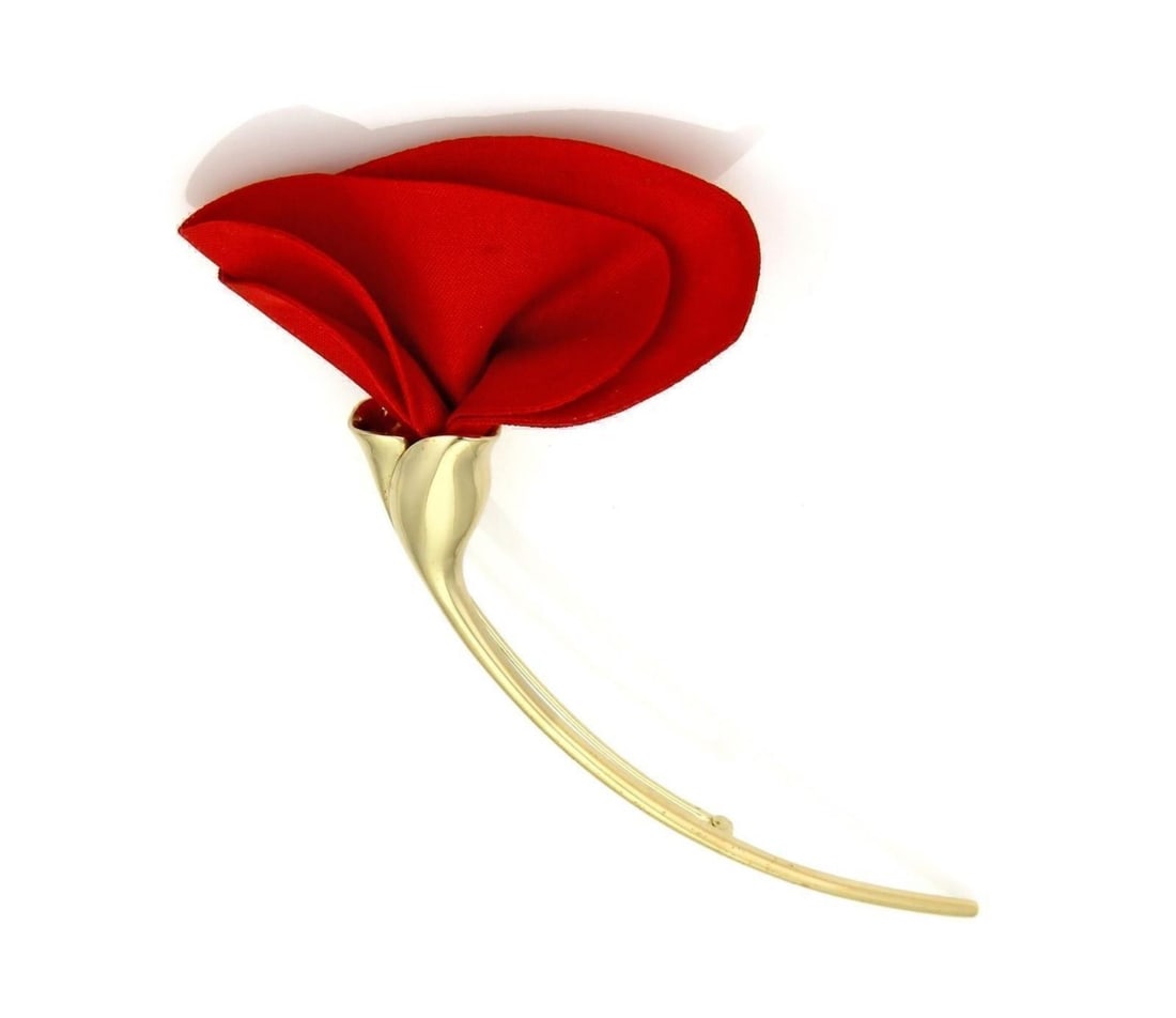Tiffany Co Elsa Peretti Amapola Poppy Brooch 18k Gold Red Silk: Tiffany Co Elsa Peretti Amapola Poppy Brooch 18k Gold Red Silk This Elsa Peretti Amapola brooch from Tiffany & Co. features a floral stem design crafted in 18k yellow gold with red silk petals. It mea