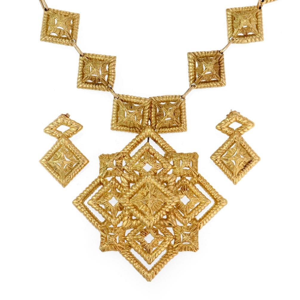 Hammerman 18k Gold Necklace Earrings Pin Set 186.3g Geometric Design: Hammerman 18k Gold Necklace Earrings Pin Set 186.3g Geometric Design Introducing an impressive and authentic jewelry set by Hammerman Brothers, featuring a stunning necklace, earrings, and a versatile