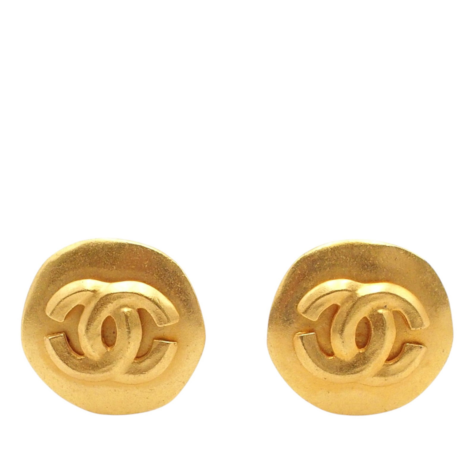 Chanel gold plated round clip on CC earrings: Chanel gold plated round clip on CC earrings These Chanel CC round clip-on earrings are crafted from gold-plated metal and feature the iconic CC motif. Designed as costume jewelry, they offer a classi