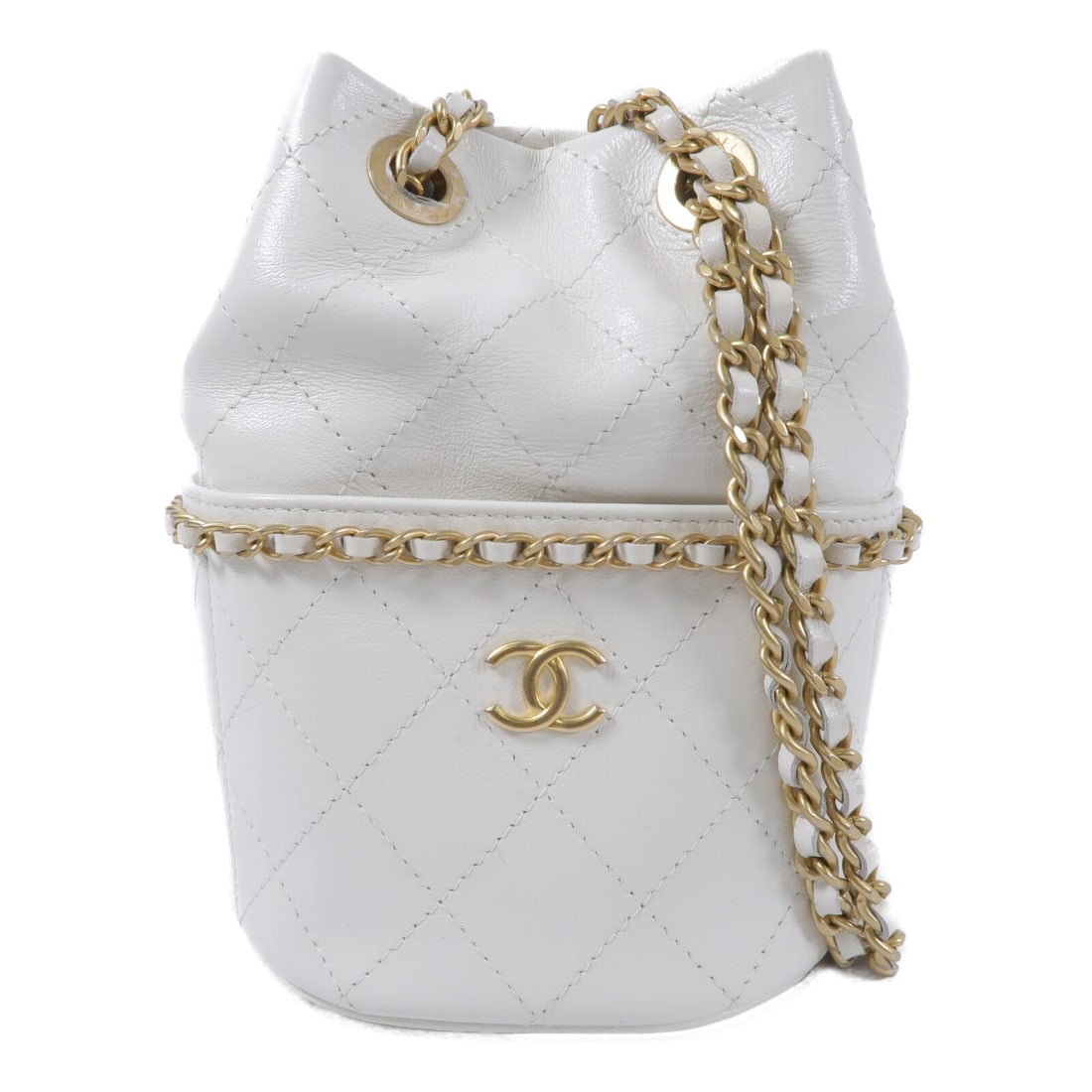 CHANEL AP4354 Mini Bucket Shoulder Bag White Lambskin Chain Strap: CHANEL AP4354 Mini Bucket Shoulder Bag White Lambskin Chain Strap A CHANEL CC mini bucket bag chain shoulder bag in white lambskin leather. This model AP4354 features a chain shoulder strap, exterior 