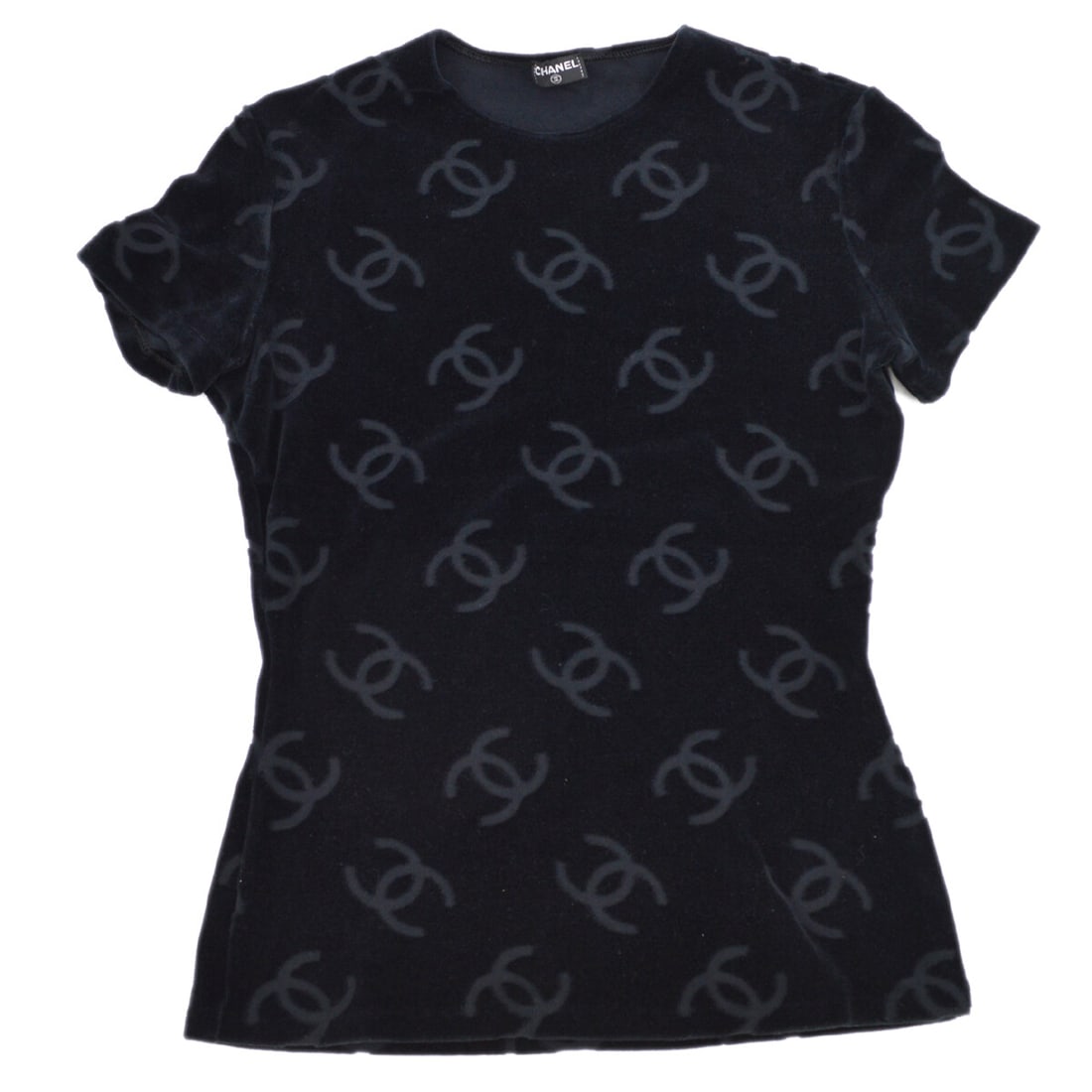 CHANEL 96P Black Short Sleeve Logo T Shirt Size 42: CHANEL 96P Black Short Sleeve Logo T Shirt Size 42 Black Chanel round neck short sleeve T-shirt top for women with an allover CC logo pattern. Made in France, this size 42 top is crafted from a cotton