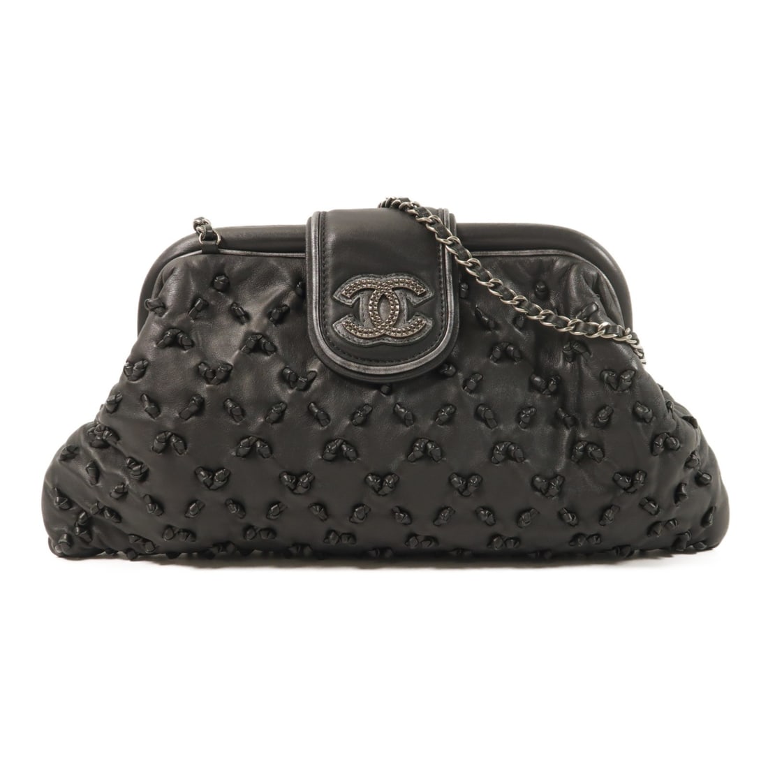 CHANEL Chic Knot Lambskin Chain Clutch Shoulder Bag Black: CHANEL Chic Knot Lambskin Chain Clutch Shoulder Bag Black CHANEL CC Chic Knot Clutch Chain Shoulder Bag in black lambskin leather. This bag features a chain shoulder design, a magnetic pocket, and one