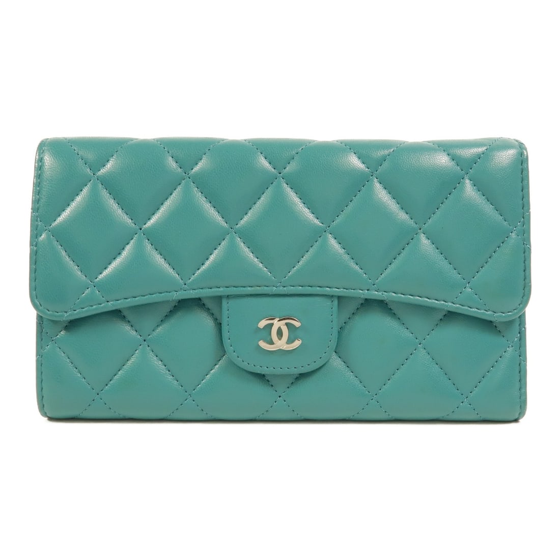 CHANEL CC Tri Fold Long Wallet Green Lambskin Leather: CHANEL CC Tri Fold Long Wallet Green Lambskin Leather A CHANEL tri-fold long wallet crafted from lambskin (sheep leather) in green. Designed for women, it features a hook button closure, six card slot