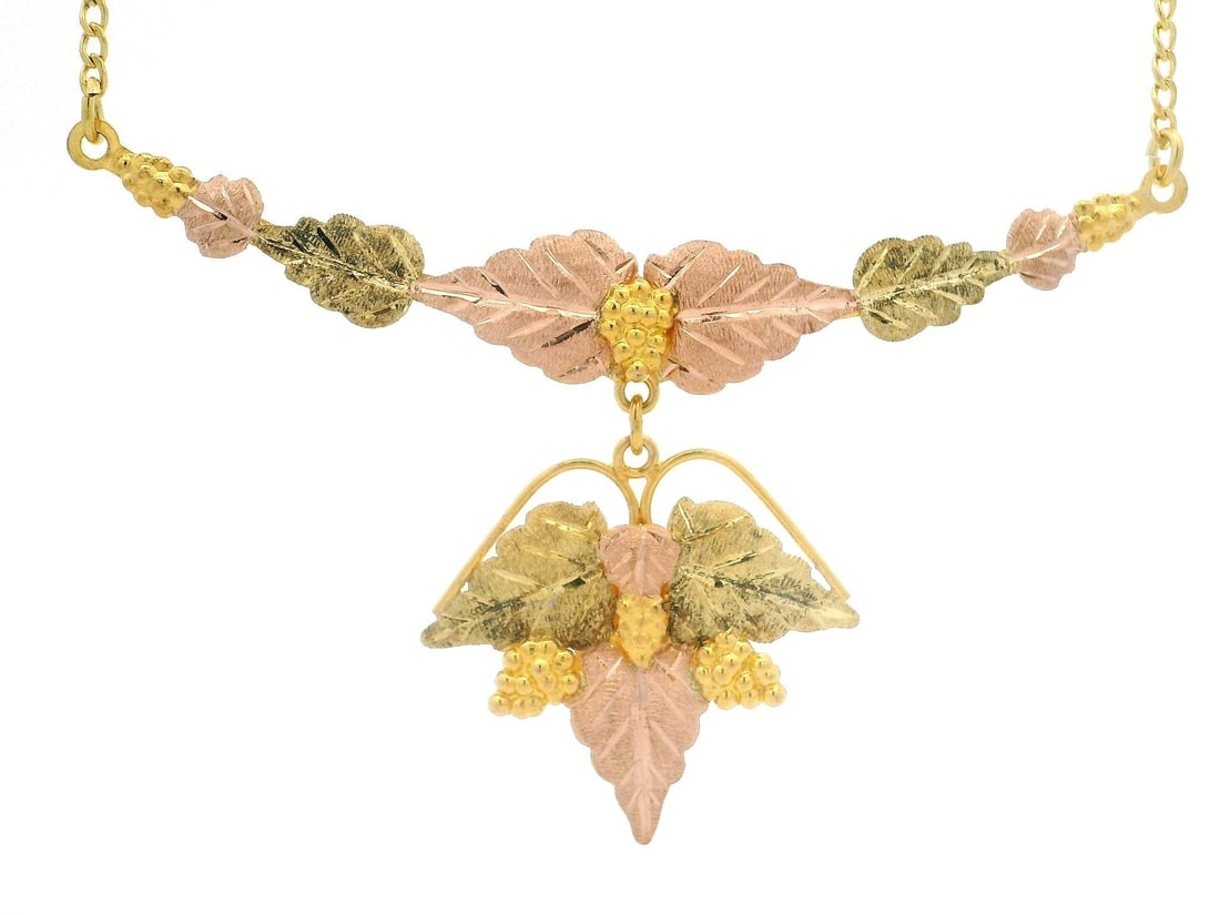 Black Hills 10k Yellow Green Rose Gold Leaf Dangle Necklace 17 Inches: Black Hills 10k Yellow Green Rose Gold Leaf Dangle Necklace 17 Inches Enhance your jewelry collection with this exquisite Black Hills 10k Yellow, Green, and Rose Gold Large Detailed Leaf Dangle Neckla