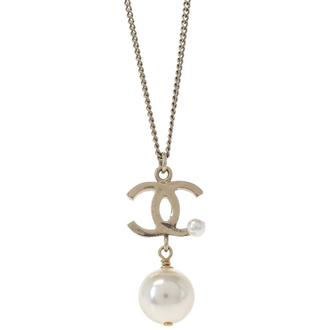 Gold Plated Chain Necklace Chanel CC Pearl Charm B14P: Gold Plated Chain Necklace Chanel CC Pearl Charm B14P Gold-plated CHANEL pendant necklace with a chain style and artificial pearl detail. Made in Italy and presented in very good condition. Specificat