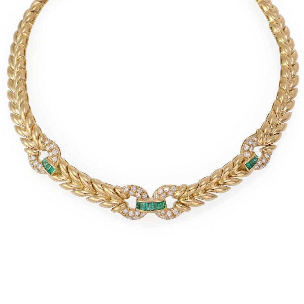 Estate 18k Yellow Gold Diamond Emerald Door Knocker Necklace: Estate 18k Yellow Gold Diamond Emerald Door Knocker Necklace This stunning Estate necklace is expertly crafted from 18k yellow gold, showcasing a polished finish. The design features a V-shape double 