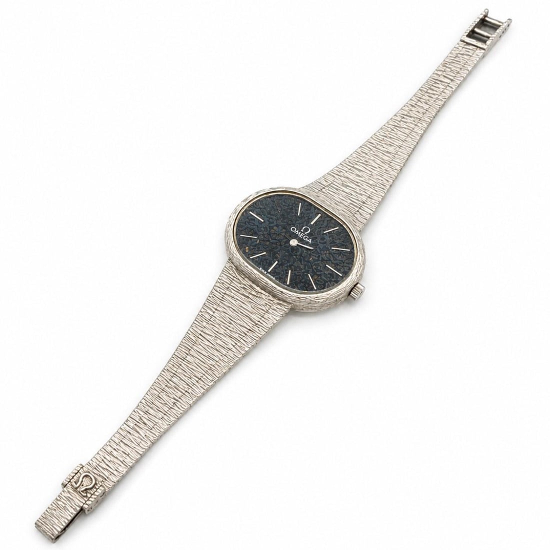 Omega manual wind 18K white gold wristwatch 29 x 23mm (1 of 5)