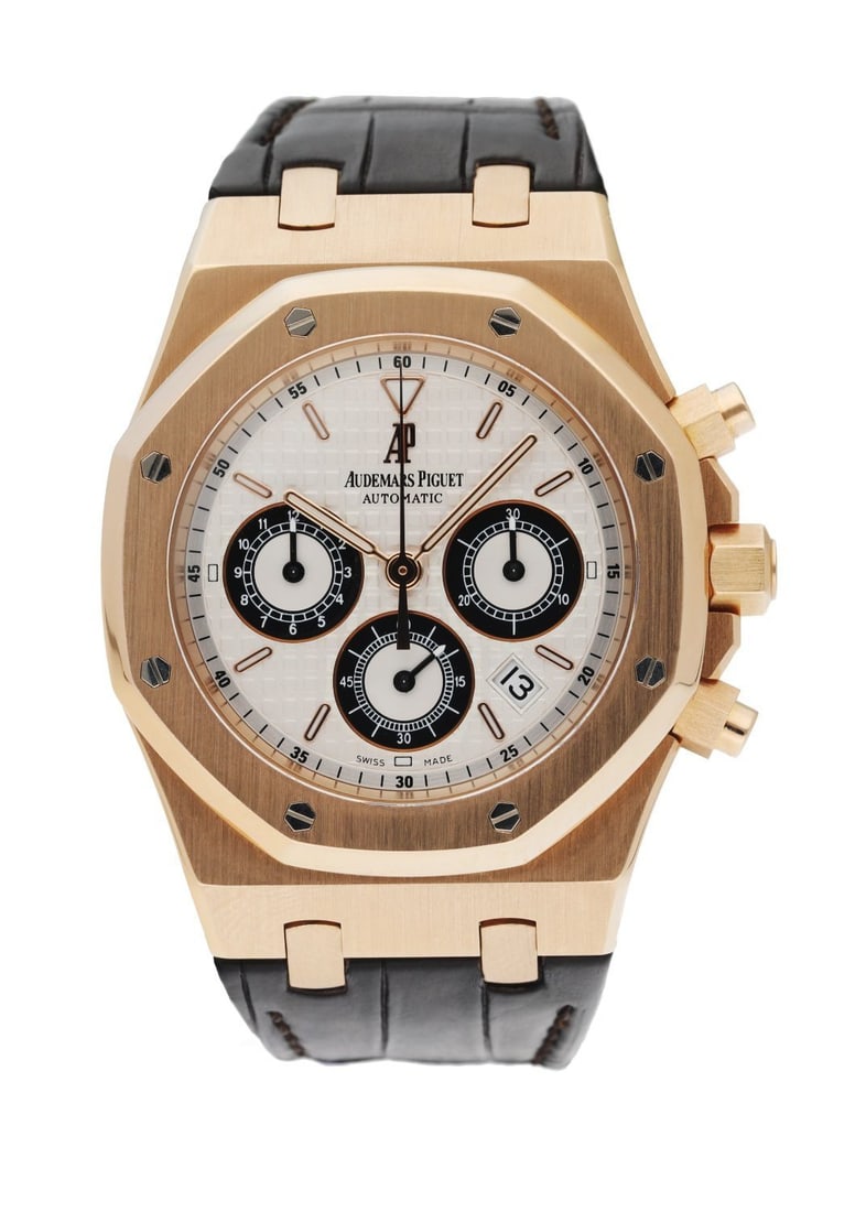Royal Oak Audemars Piguet Mens Watch Silver Dial Leather Ref 26022OR.OO.D098CR.01: Royal Oak Audemars Piguet Mens Watch Silver Dial Leather Ref 26022OR.OO.D098CR.01 This Audemars Piguet Royal Oak features a silver dial and a fixed bezel, paired with a leather strap. The watch is des