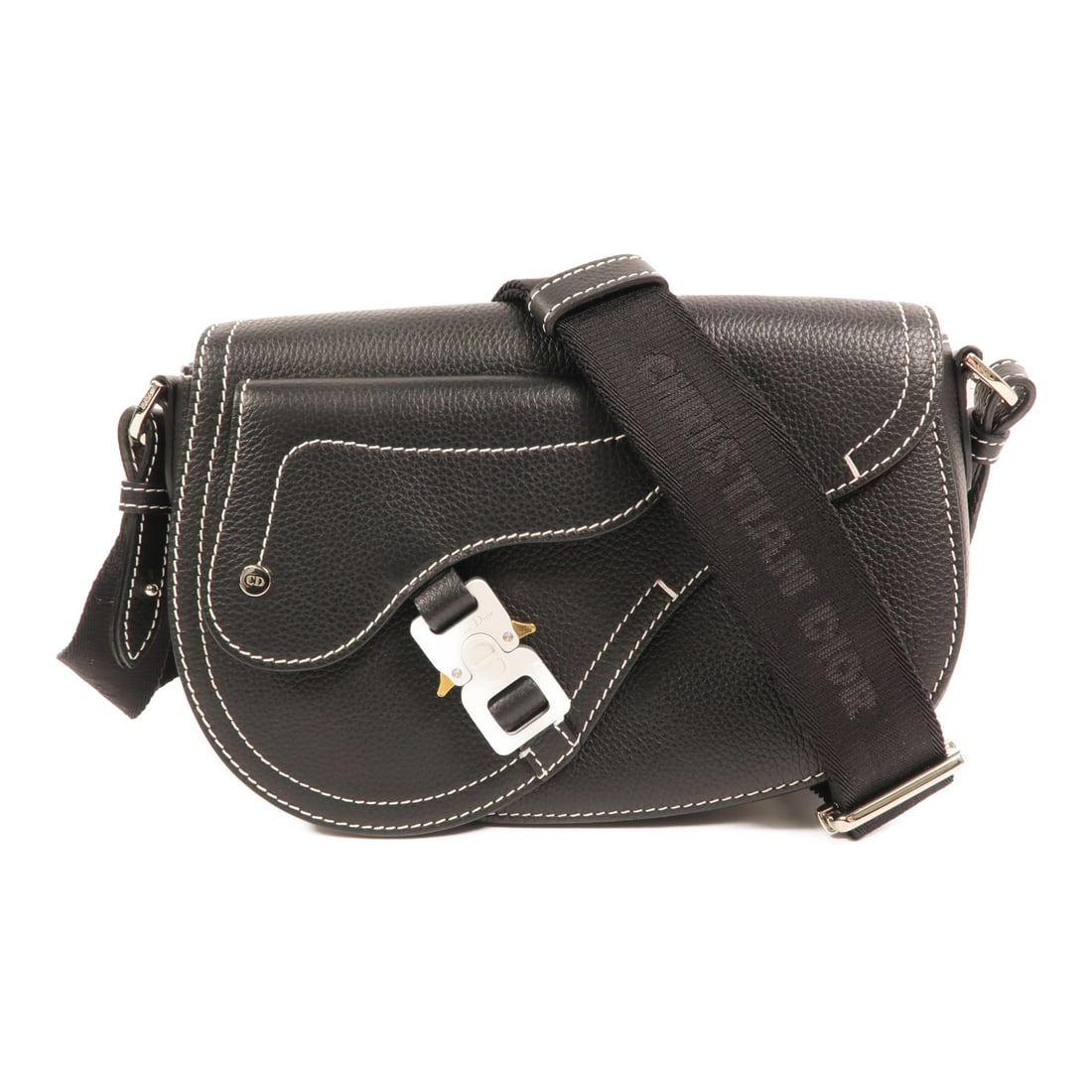 Dior 1ADPO325YKK_HOON CD Saddle shoulder bag black calfskin: Dior 1ADPO325YKK_HOON CD Saddle shoulder bag black calfskin A Christian Dior Saddle grained shoulder bag in black calfskin (cowhide), presented in very good AB condition. This women's regular-size sho