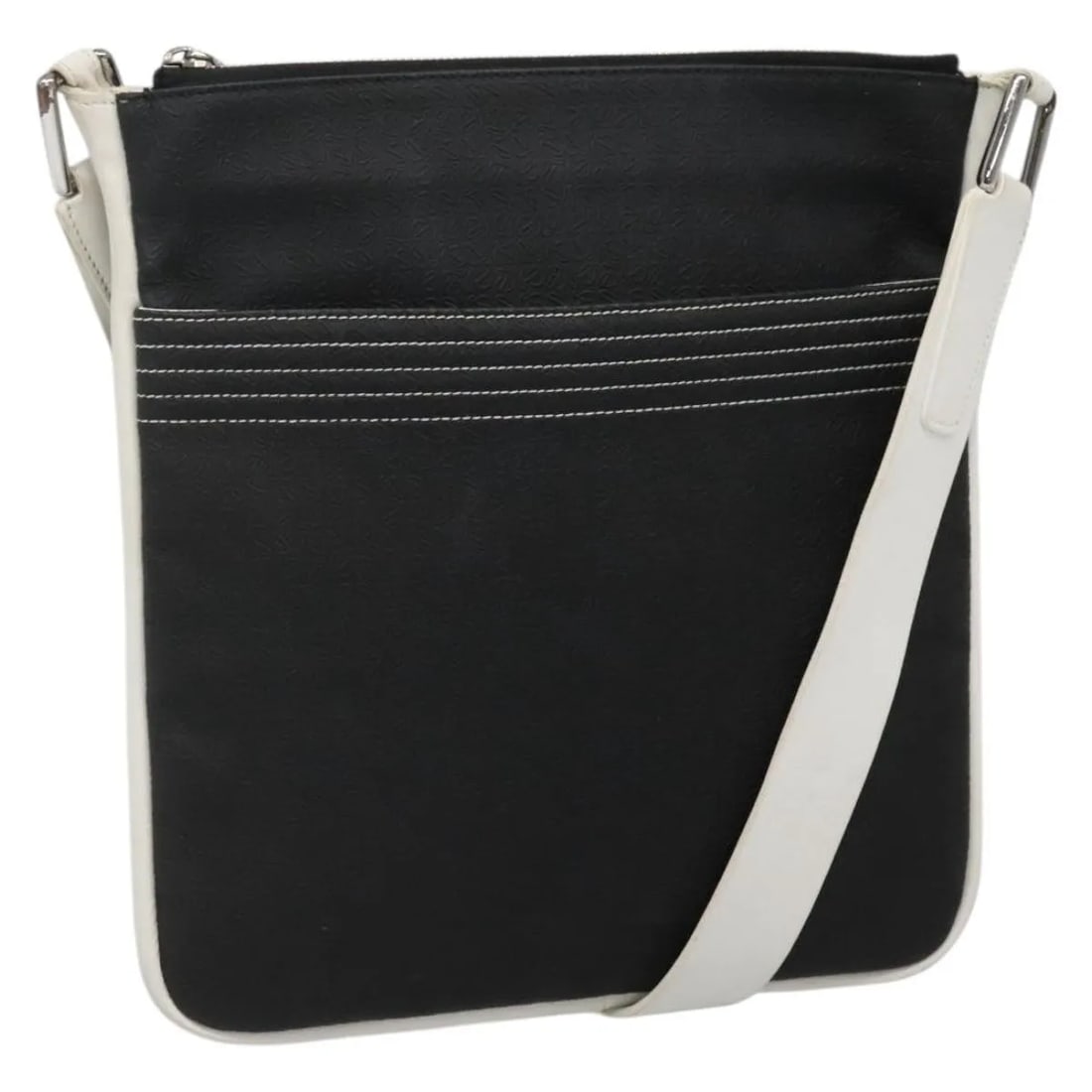 Loewe Anagram black leather shoulder bag: Loewe Anagram black leather shoulder bag This pre-owned Loewe Anagram shoulder bag features black leather construction with metal fittings. Designed for unisex use, it measures 26cm by 29cm by 26cm. T
