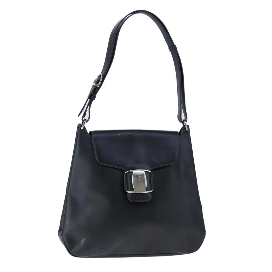 Salvatore Ferragamo Vara patent leather shoulder bag black: Salvatore Ferragamo Vara patent leather shoulder bag black This Salvatore Ferragamo Vara shoulder bag is crafted from black patent leather and designed for women. Made in Italy, it features a structur