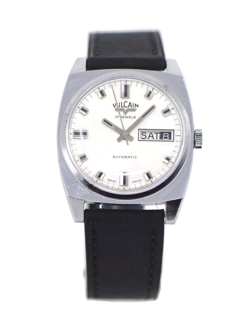 Vulcain Day Date Automatic Stainless Steel Watch Silver Dial Rubber Band: Vulcain Day Date Automatic Stainless Steel Watch Silver Dial Rubber Band This Vulcain Day Date wristwatch is a remarkable blend of elegance and functionality. Featuring a mechanical (automatic) moveme