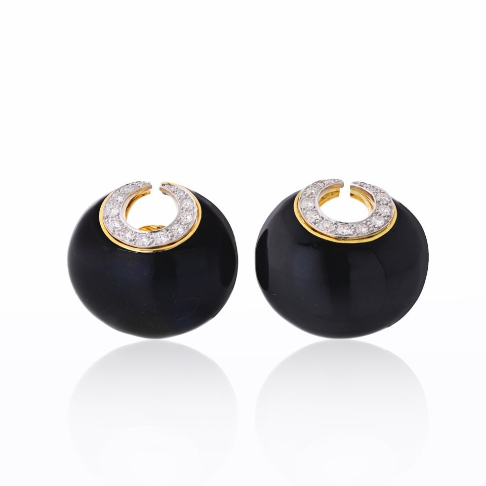 David Webb Crescent Earrings Platinum 18K Yellow Gold Black Enamel Diamonds: David Webb Crescent Earrings Platinum 18K Yellow Gold Black Enamel Diamonds Make a bold statement with these exquisite David Webb crescent earrings, crafted from a luxurious combination of platinum an